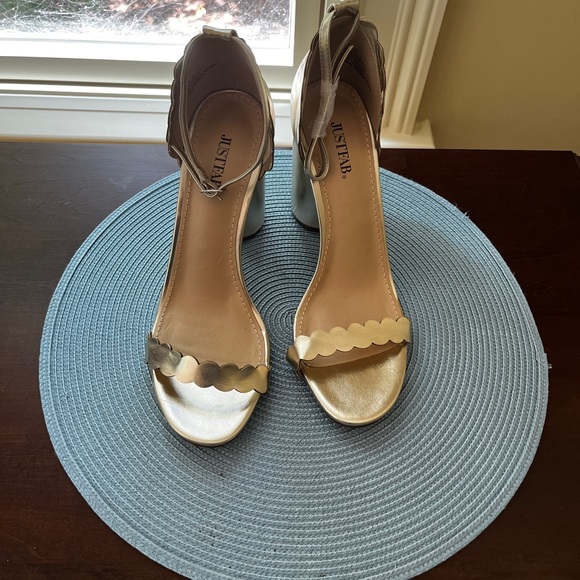 New! Never worn JustFab Gold Aleecia Chunky Heeled Sandals - Picture 11 of 13